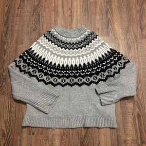Universal Thread Gray Sweater with Black and White Pattern